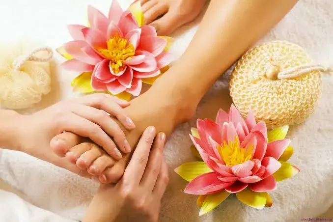 Deluxe Pedicure (Deep Clean)